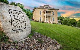 Elkader Jailhouse Inn